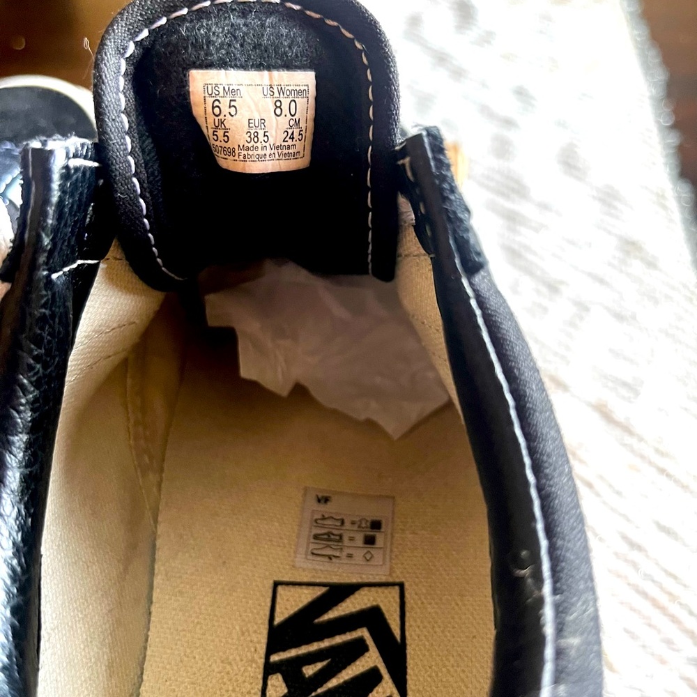 Vans - Picture 4 of 6